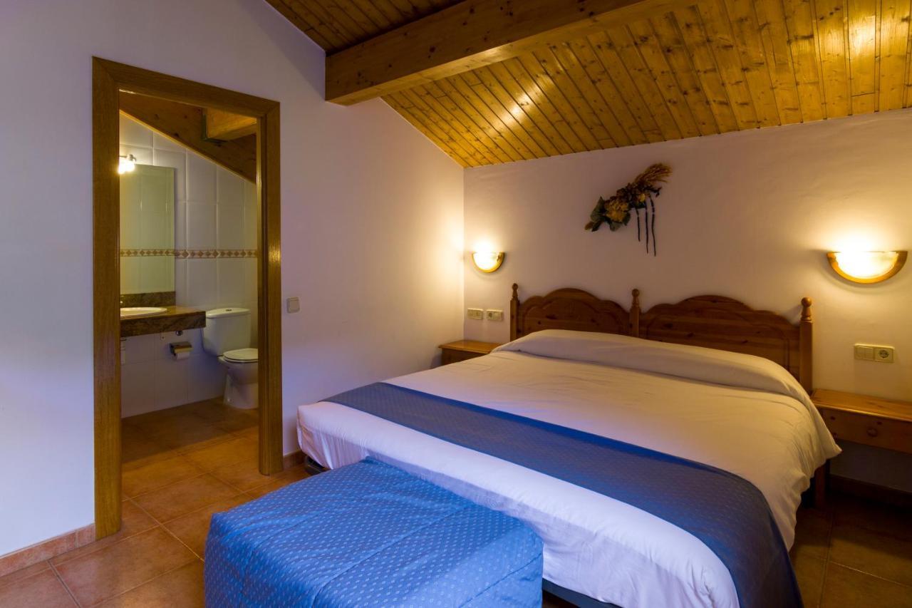 Hostal Cal Mestre Vilallonga de Ter Exterior photo