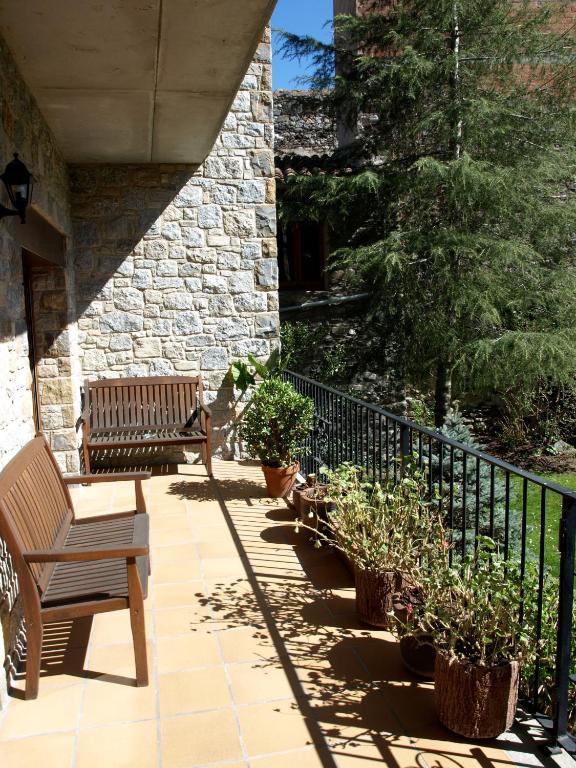Hostal Cal Mestre Vilallonga de Ter Exterior photo